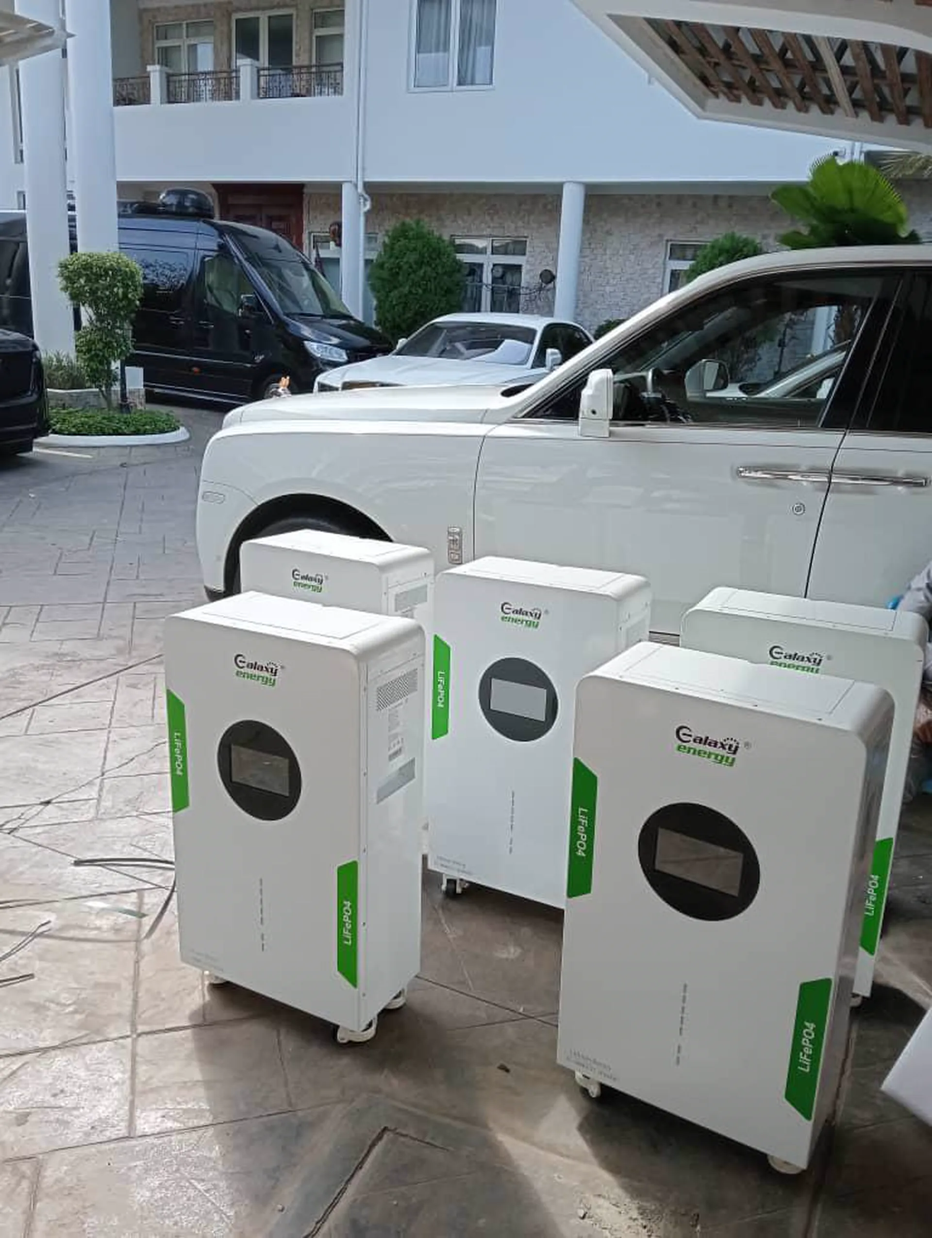 Commercial battery cabinet